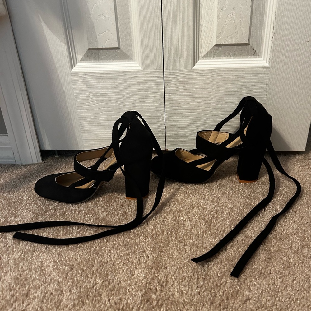 Chic Black Lace-Up Women's Heels